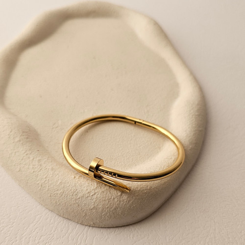 بنگل میخی طلایی کارتیه برند استیل