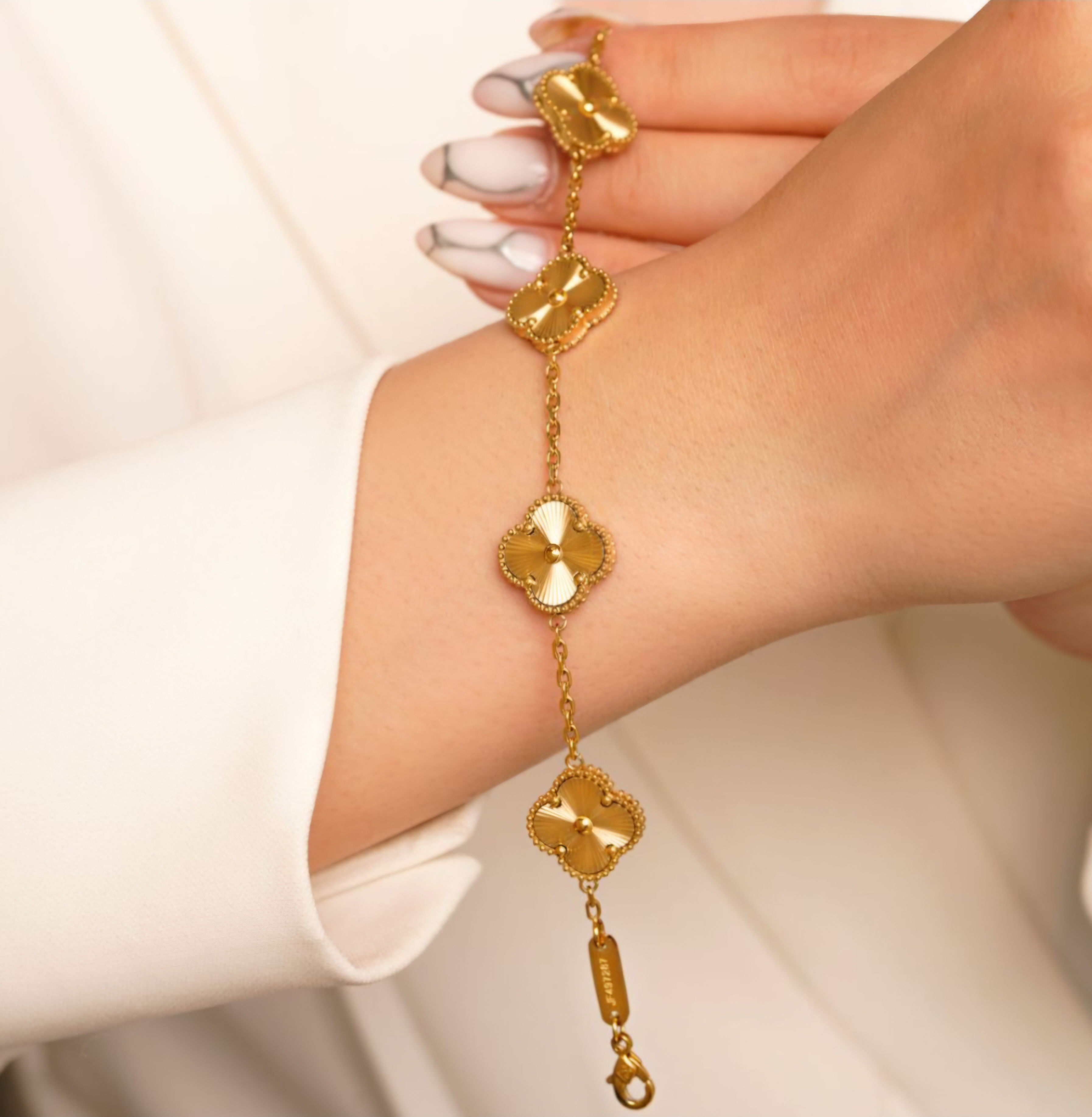 دستبند مستر کوالیتی ونکلیف طلایی با حک عیار