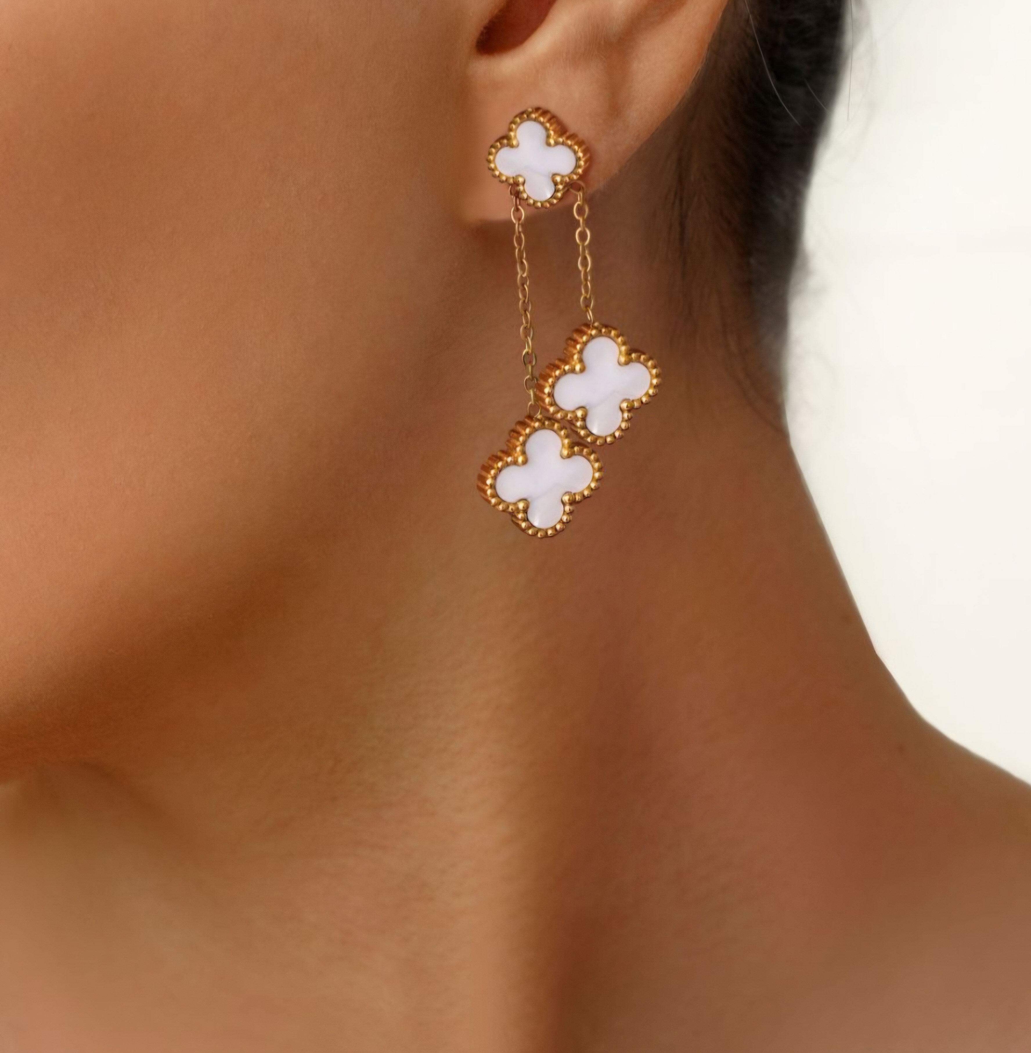 گوشواره آویز ونکلیف سفید برند استیل