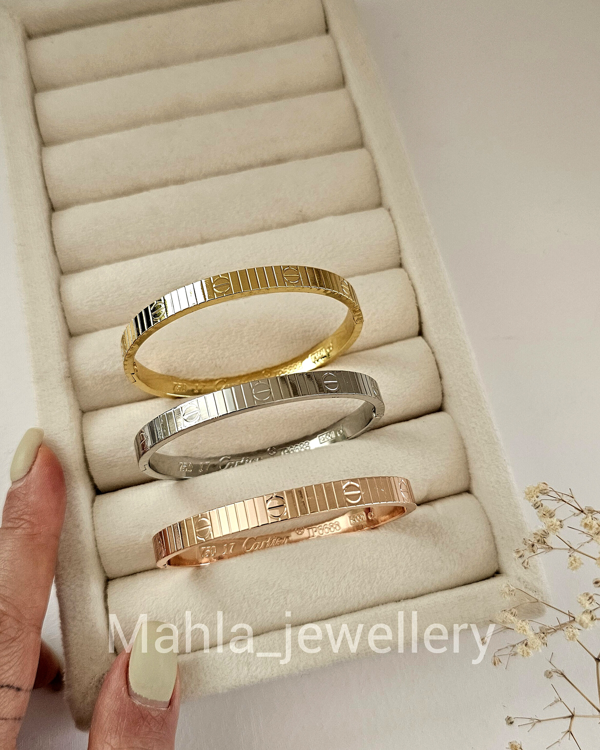 بنگل کارتیه راه راه با حک عیار و برند داخل بنگل مدل unlimited cartier